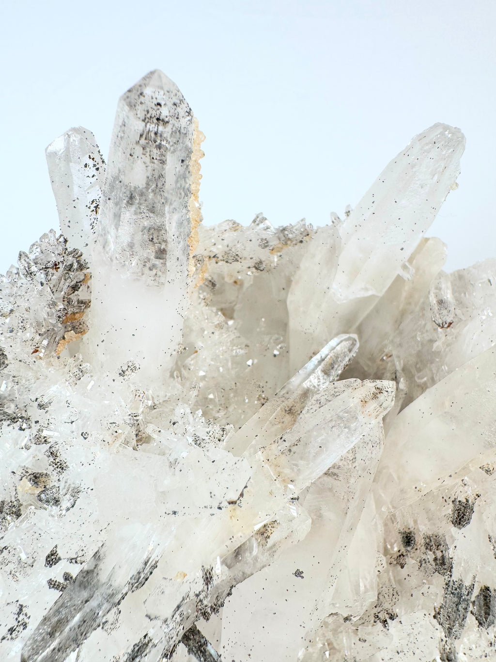 Quartz, Apophyllite with Hubeite
