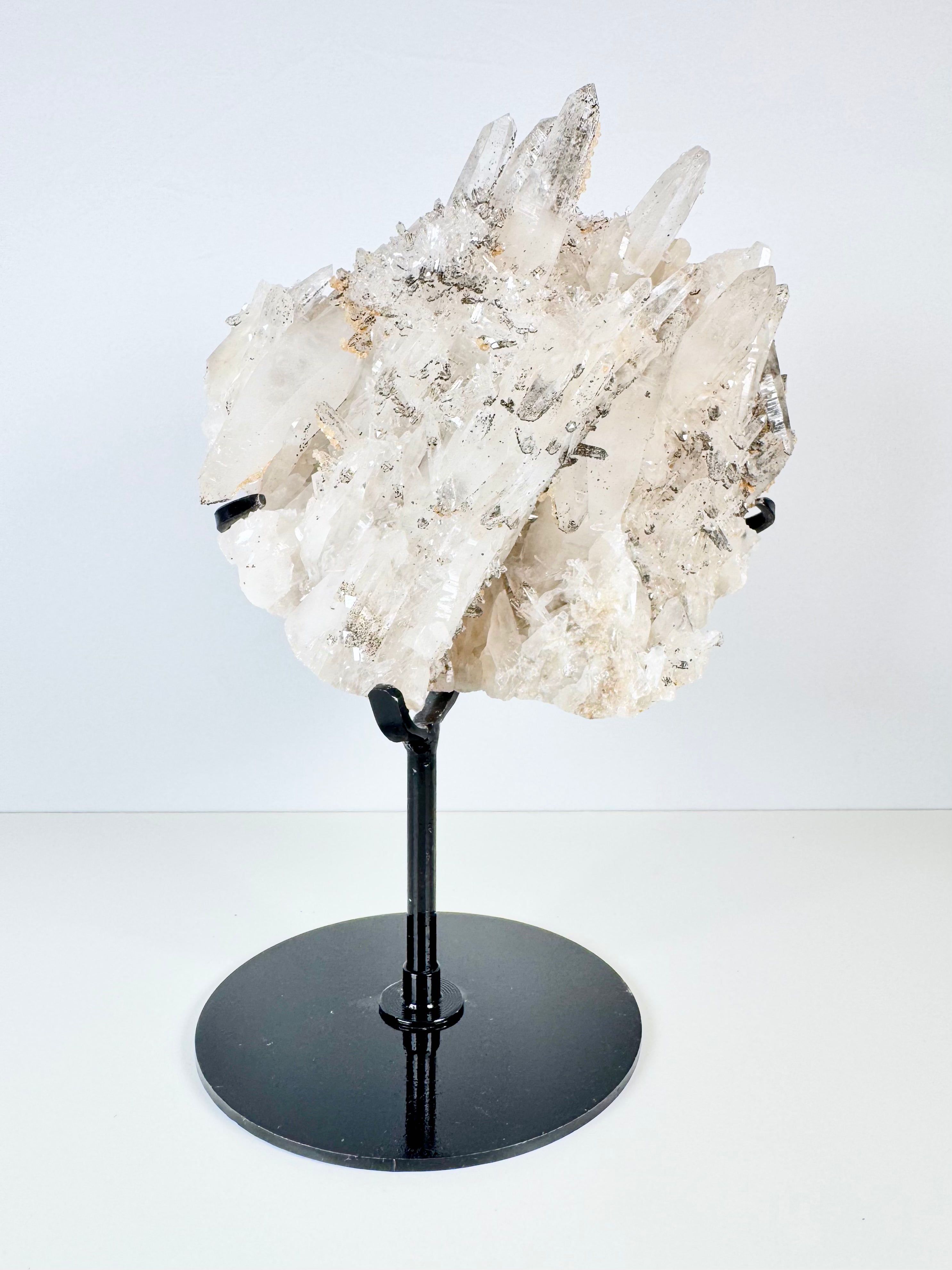 Quartz, Apophyllite and Chalcedony from Hubei Dei