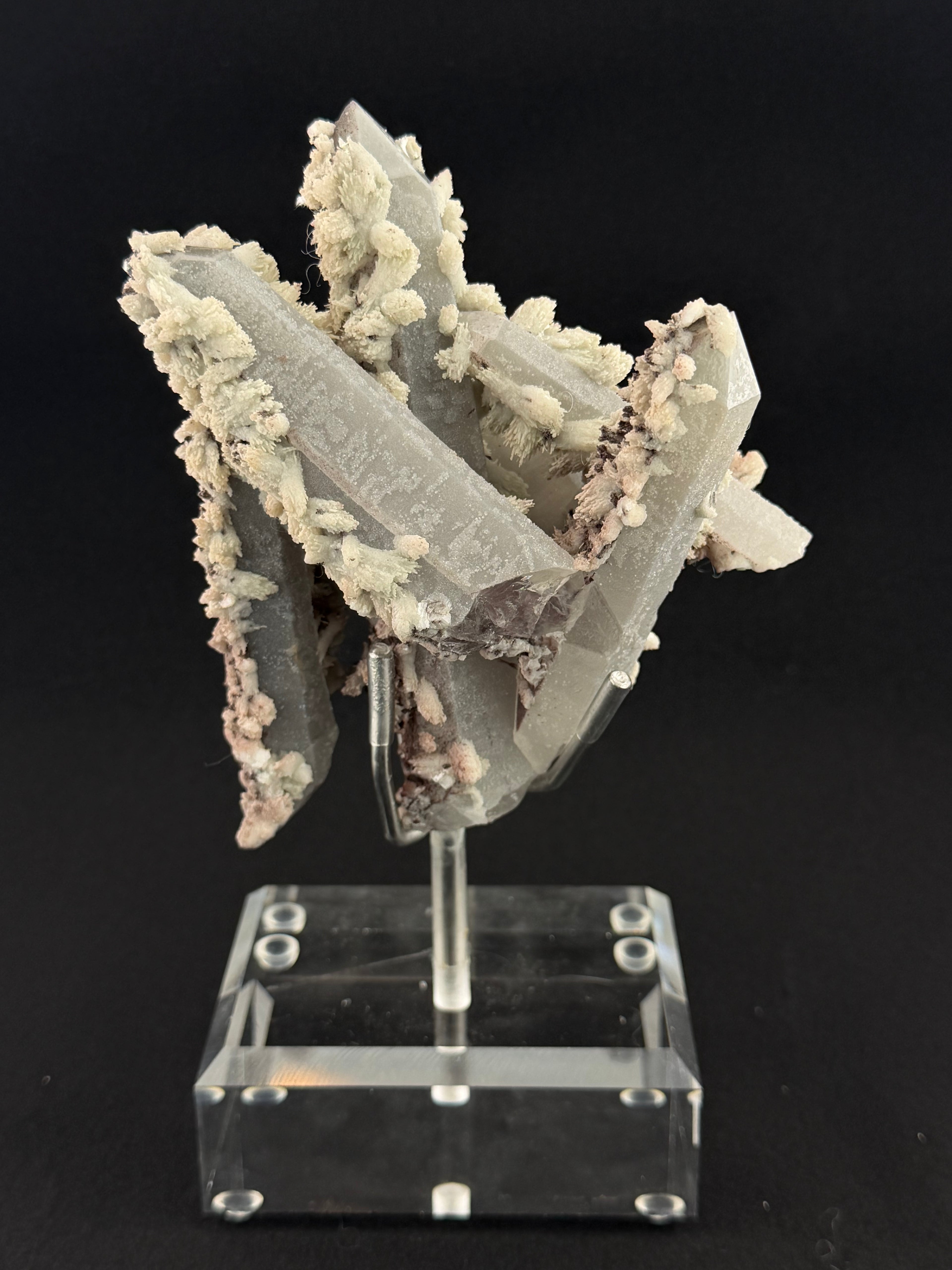 Sugar Quartz Cluster with Feather Calcite – Huanggang Mine, Inner Mongolia