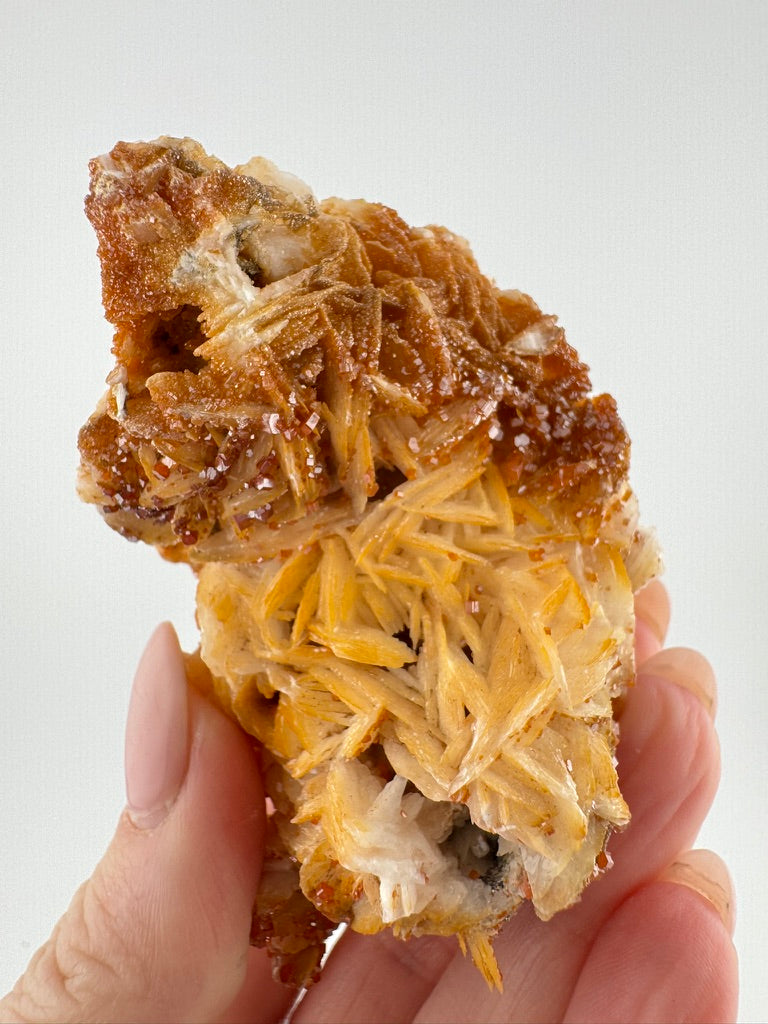 Vanadinite on Barite