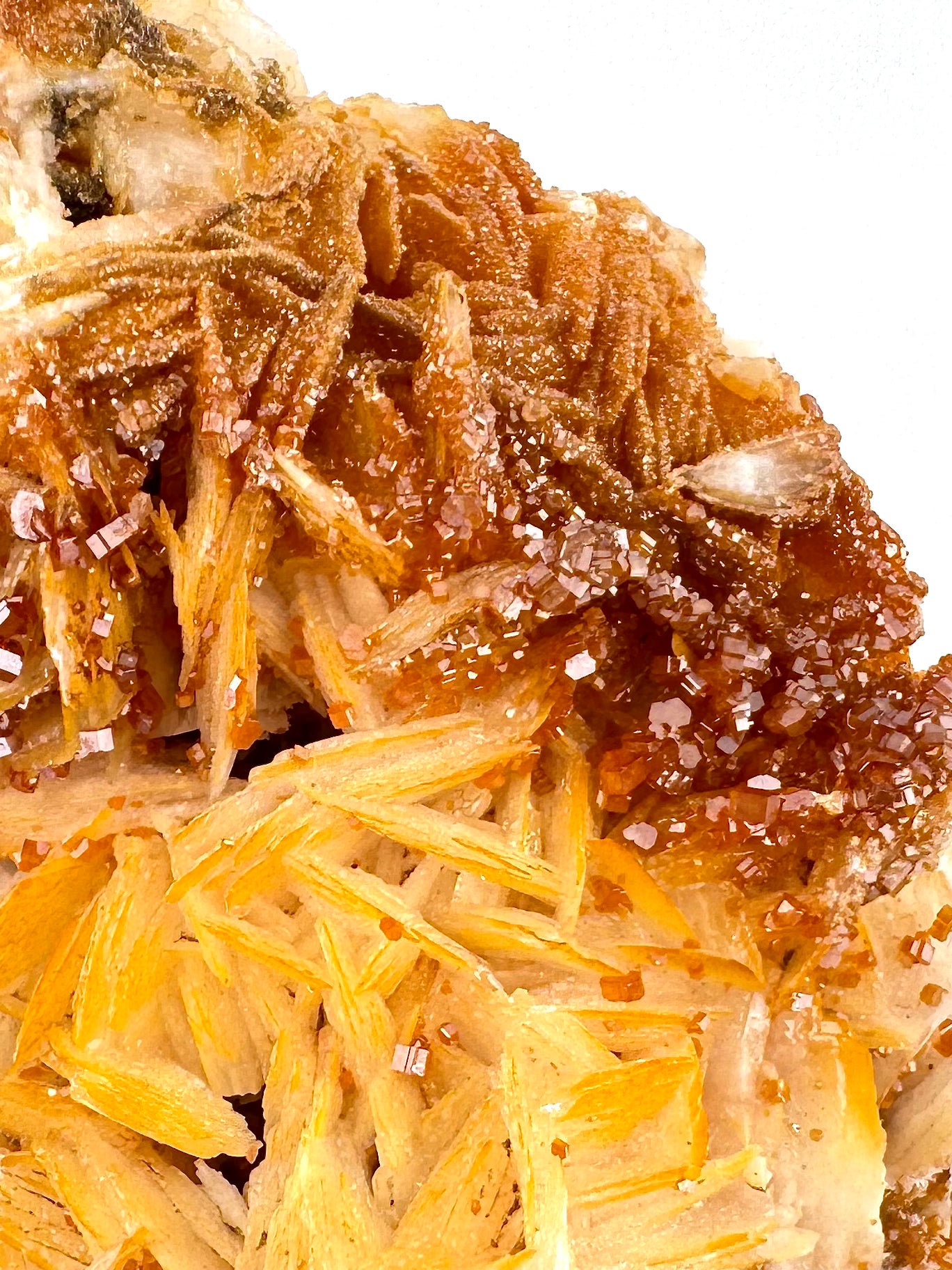 Vanadinite on Barite