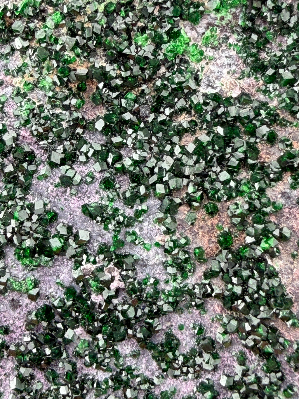 Uvarovite Garnet on Pink Kämmererite – Saranovskii Mine, Russia