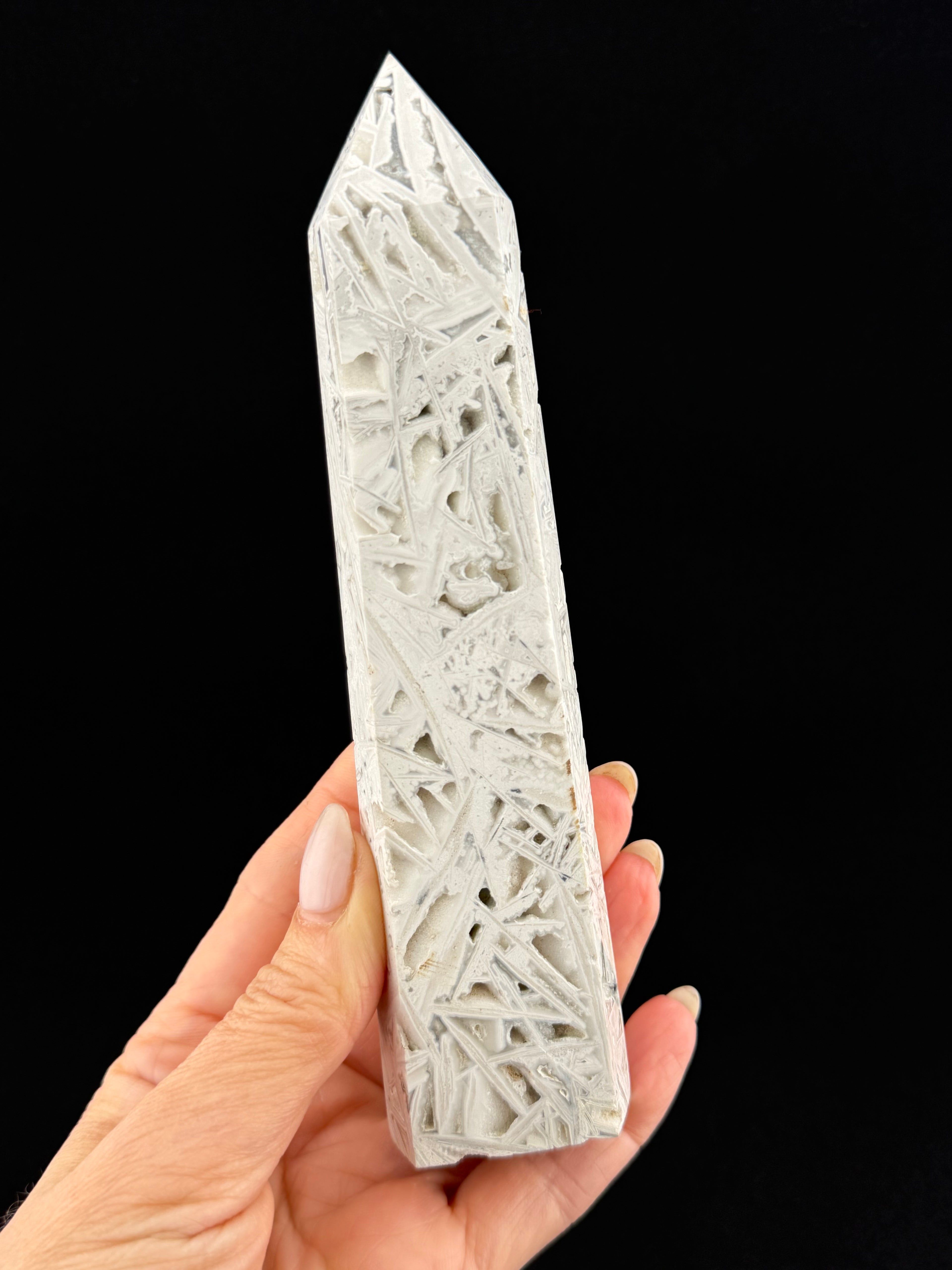 White Lace Agate Obelisk Tower – Chihuahua, Mexico