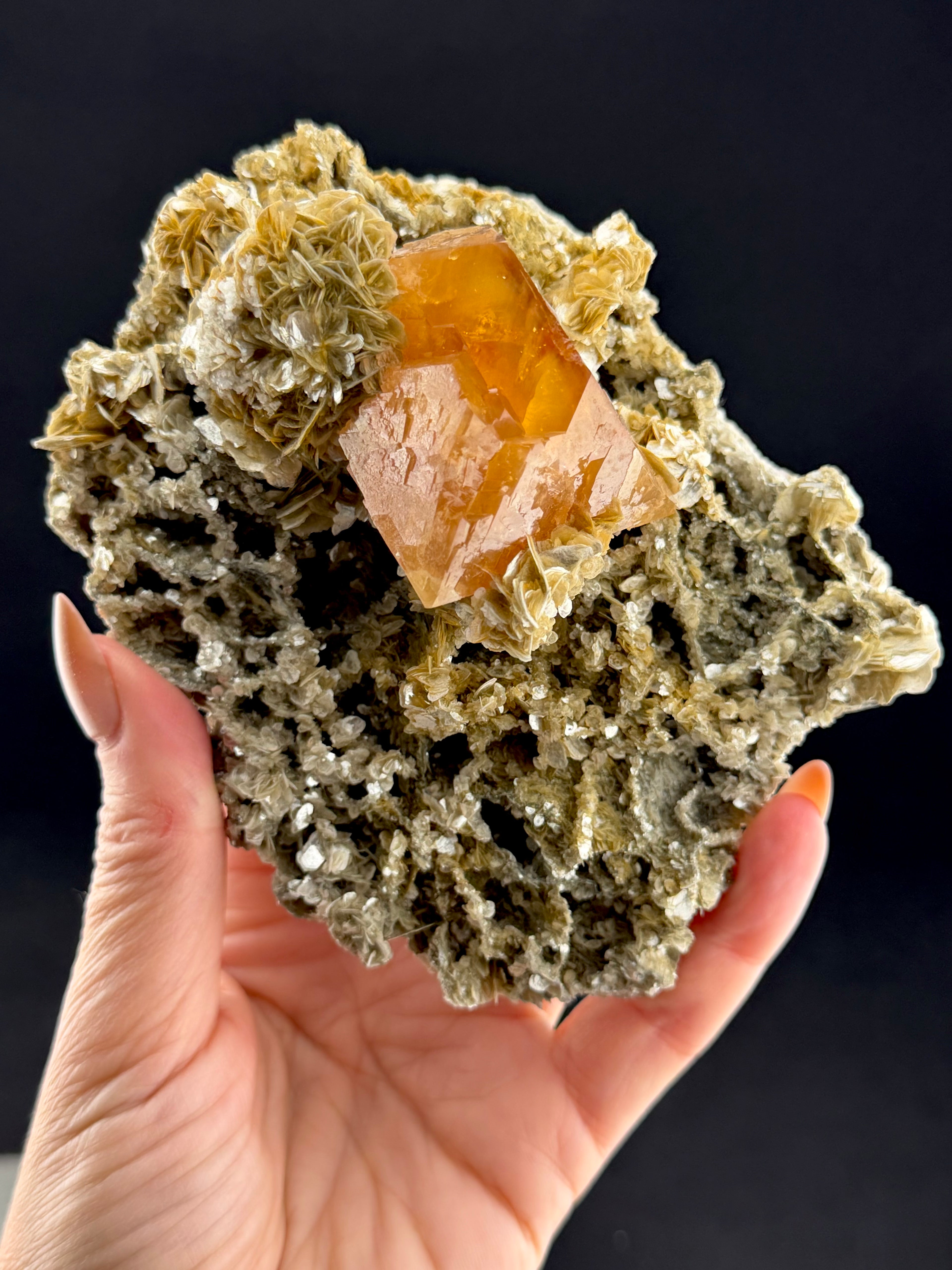 Scheelite on Muscovite, Sichuan, China