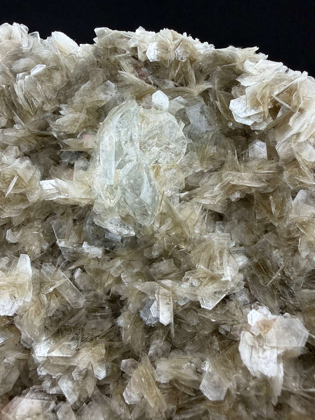Aquamarine, Scheelite and Muscovite, Sichuan, China