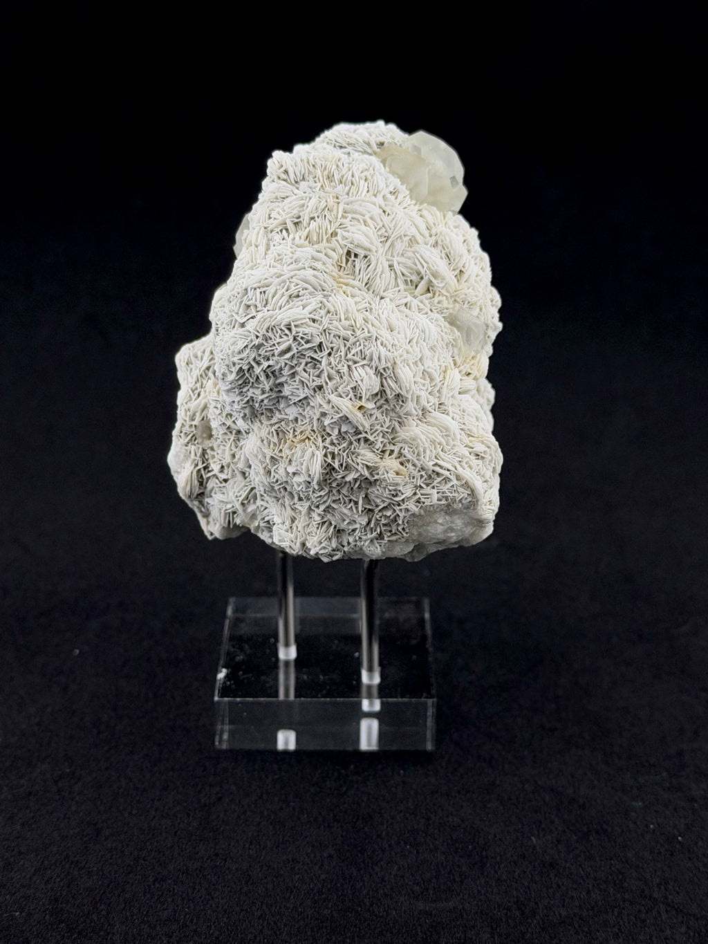 Fluorite on Barite, "Vein Prospect", Rogers Mine, Ontario, Canada