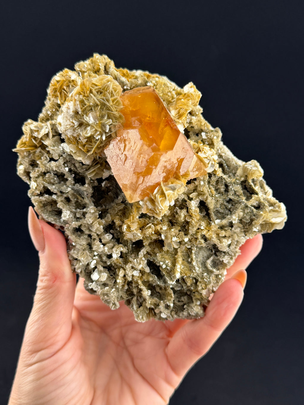Scheelite on Muscovite, Sichuan, China