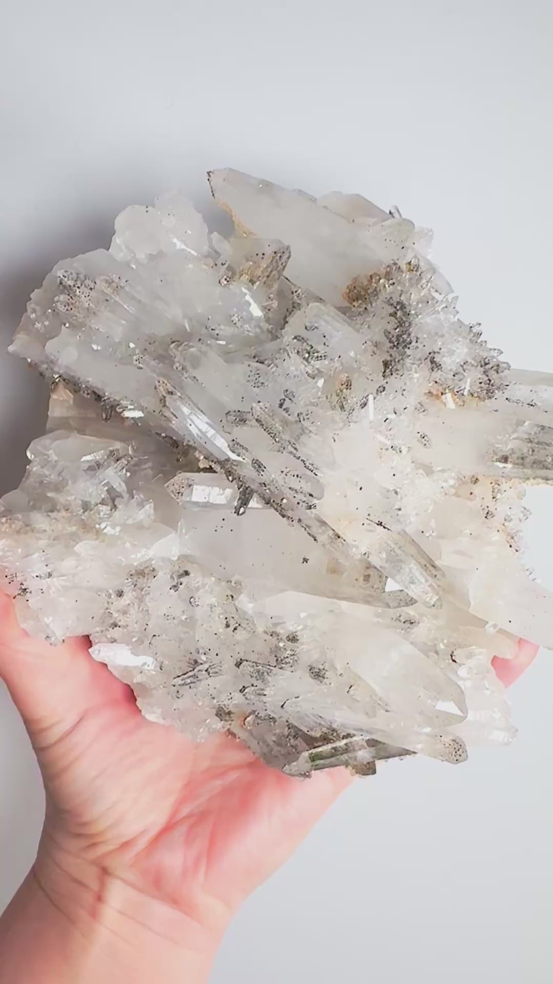 Quartz, Apophyllite with Hubeite